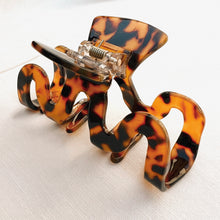 Load image into Gallery viewer, Siena Wavy Hair Clip Tort
