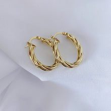 Load image into Gallery viewer, Amy Oval Hoops
