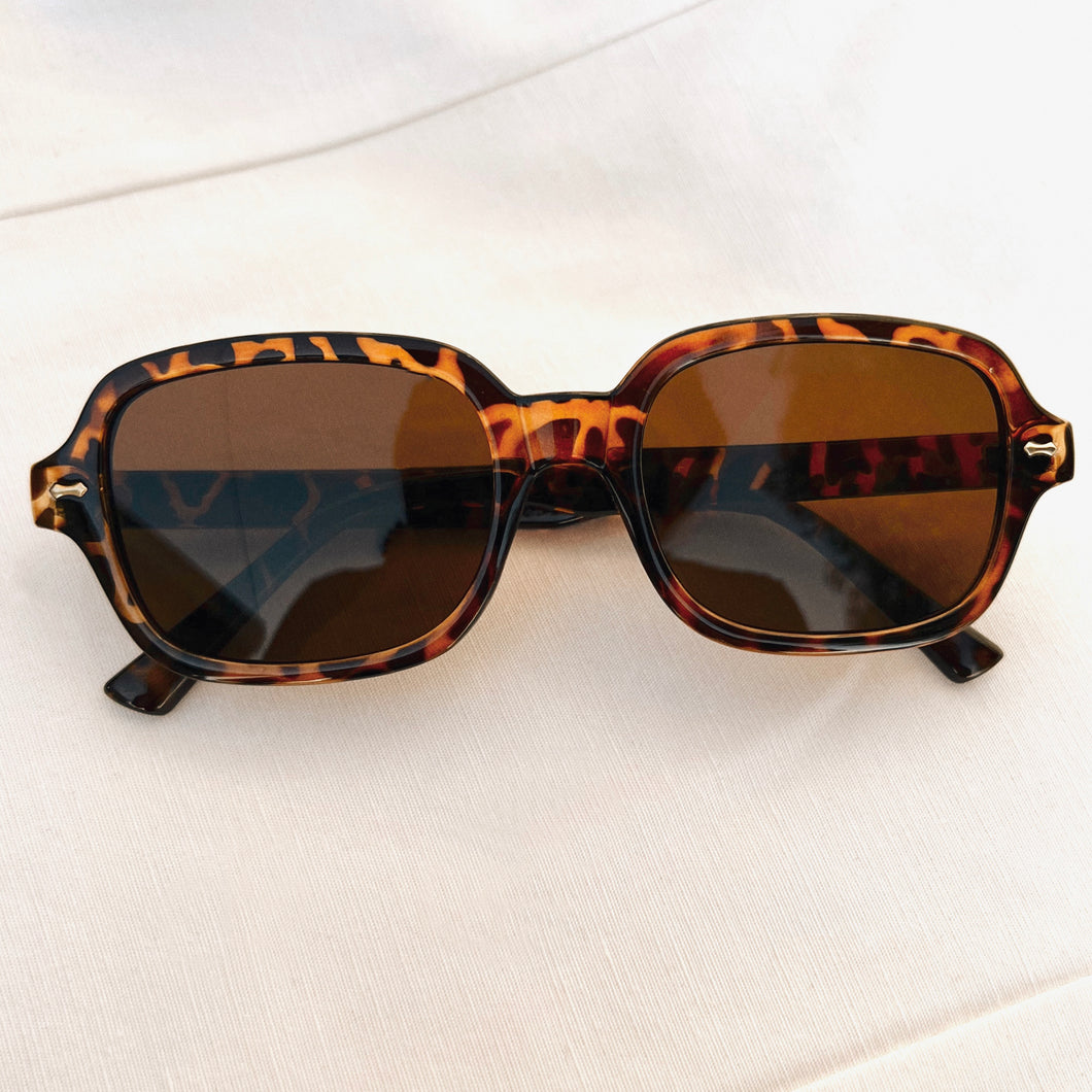 Miss Sunglasses Tort