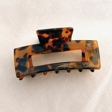 Load image into Gallery viewer, Megan Hair Clip Tort

