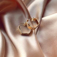 Load image into Gallery viewer, Olivia Hoops
